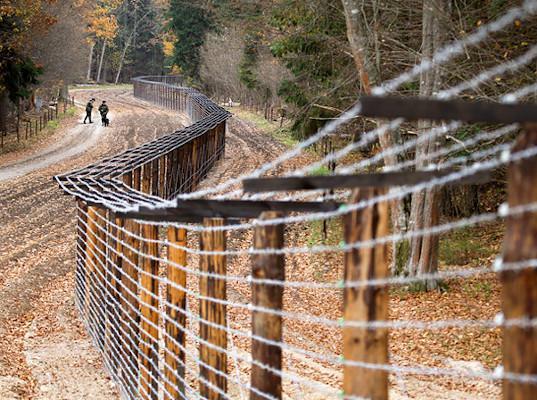 Польша начнет строительство электронного барьера на границе с РФ в марте